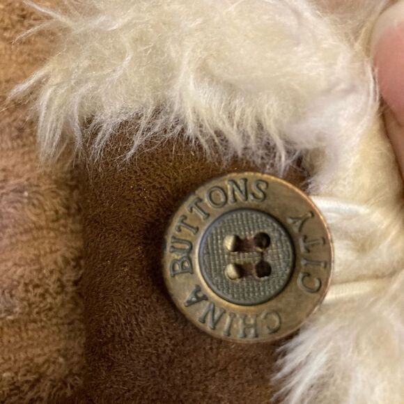 CHINA BUTTON CITY “uggish like” BOOTIES- SZ 23 - approx 6”. Fantastic condition - Picture 2 of 13